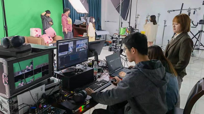 短视频代运营的效果评估，离不开数据的支持。以下是一些关键数据指标：